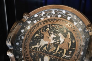 El Instituto Italiano de Cultura exhibe ajuares funerarios y objetos cotidianos de hace 2.400 años